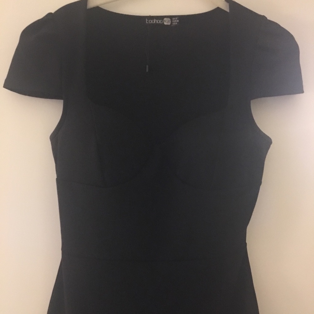 Sweetheart bust black midi dress